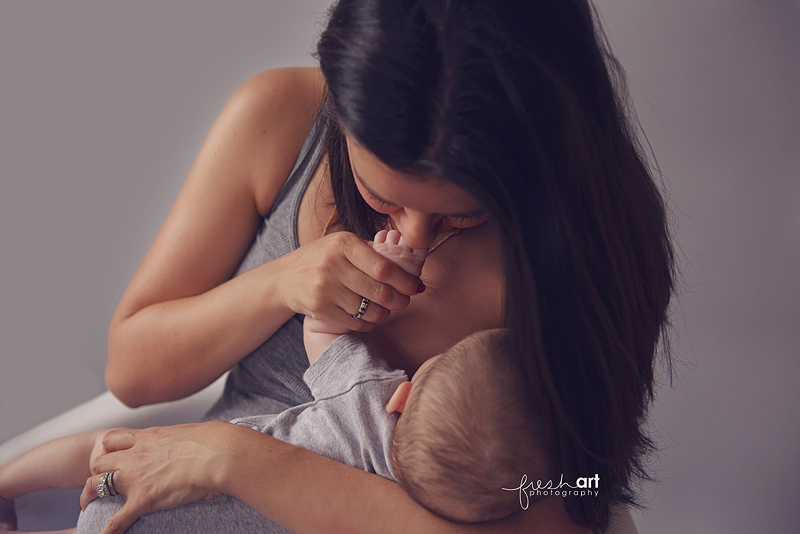 April’s Nursing Session | St. Louis Family Photography